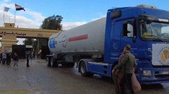 往加沙运送物资的货车在拉法口岸排起长龙，有司机已等待4天