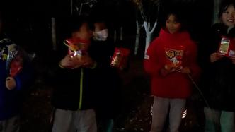 小学生自导自演拍摄微电影：为4名同学发薯片做“工资”