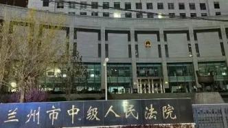 “瓜农刺死城管”案续：弟弟王爱武故意杀人案开庭，因患精神疾病未出庭