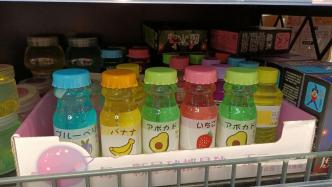 “假水”玩具酷似缩小版饮料瓶，被市场监管部门责令整改