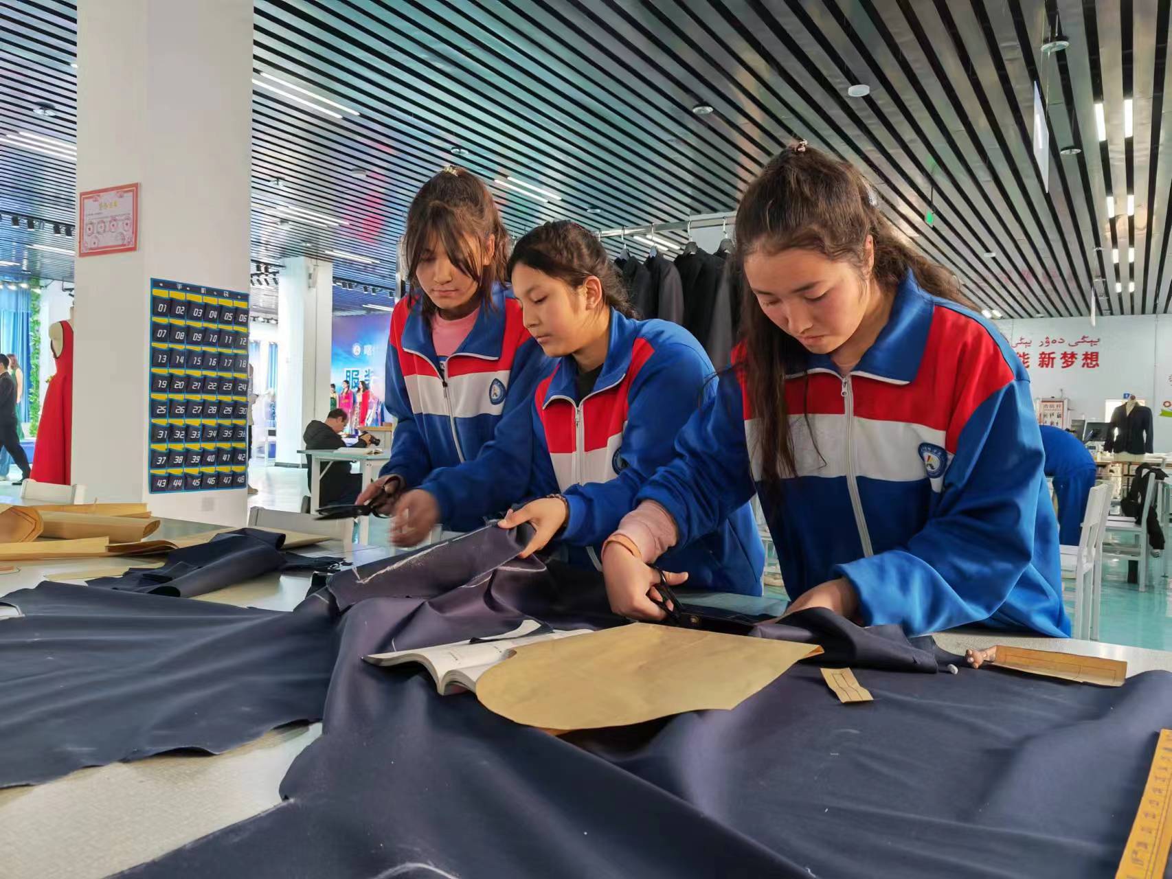 喀什技师学院学生图片