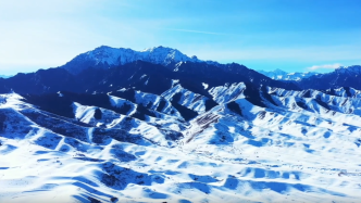 雪后新疆天山，雅丹地貌壮美迷人