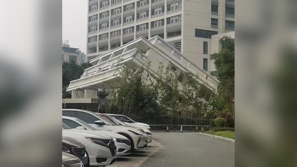 福州辟谣“医院小楼倒塌呈45度”：正常拆除旧址