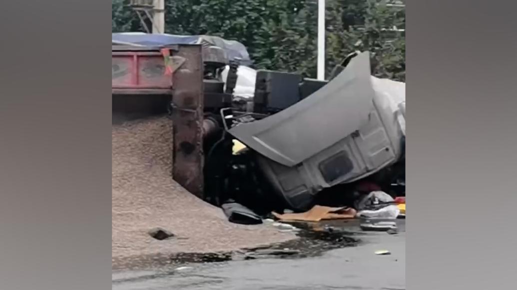 汕頭交警通報“貨車追尾多輛小車”：操作不當引發