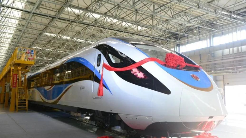 國內最先進同類車型，上海市域鐵路機場聯(lián)絡線首列車在長春正式下線