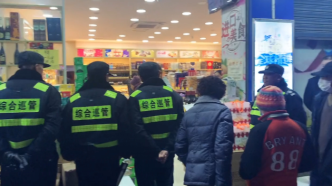 上海城管持续对一店铺“堵门”执法？街道办：系第三方外包人员，将改正