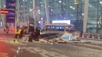 成都双流机场一送客小型客车撞上交警岗亭，警方通报：致5伤