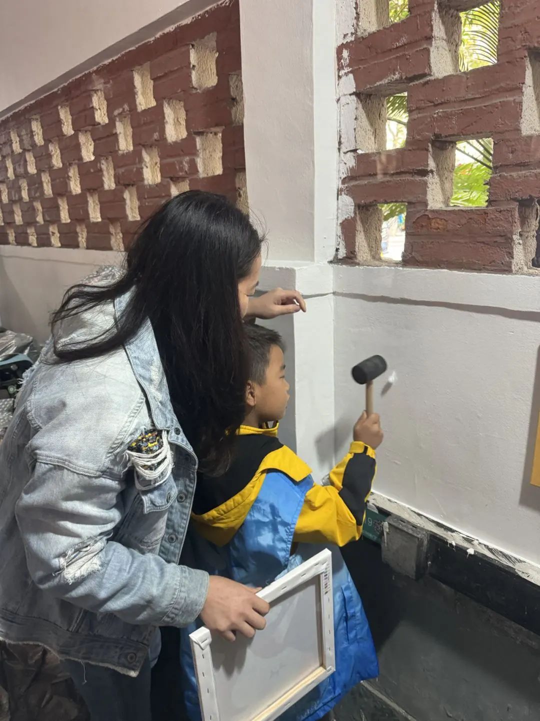 上海漕河泾街道一小区车棚年久失修管理不善，进行翻新大行动