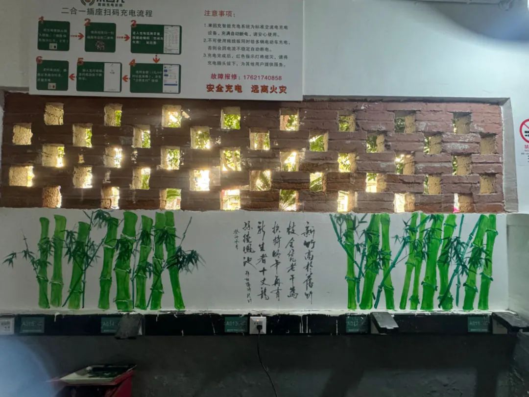上海漕河泾街道一小区车棚年久失修管理不善，进行翻新大行动