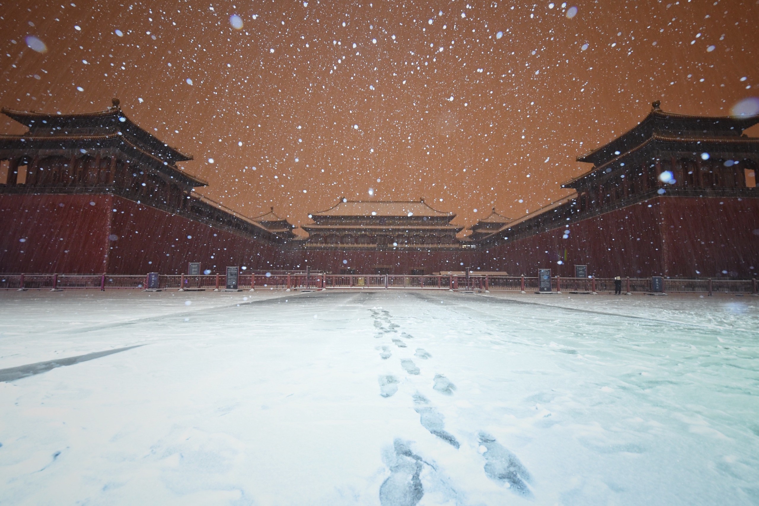 景山公园看故宫雪景图片