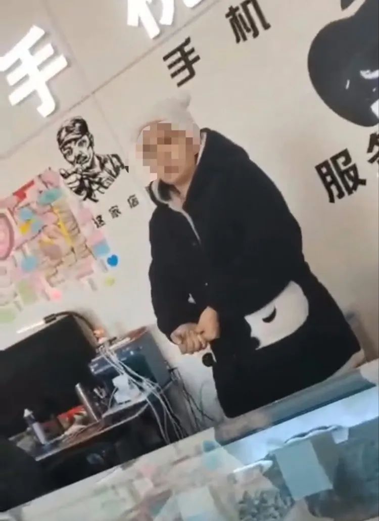 新乡一女子砍人后未被羁押还独自开店,辉县警方:她有精神疾病