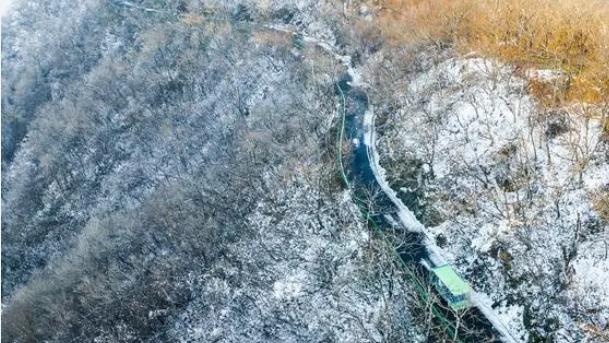 雪后奇观！一半水墨丹青，一半层林尽染