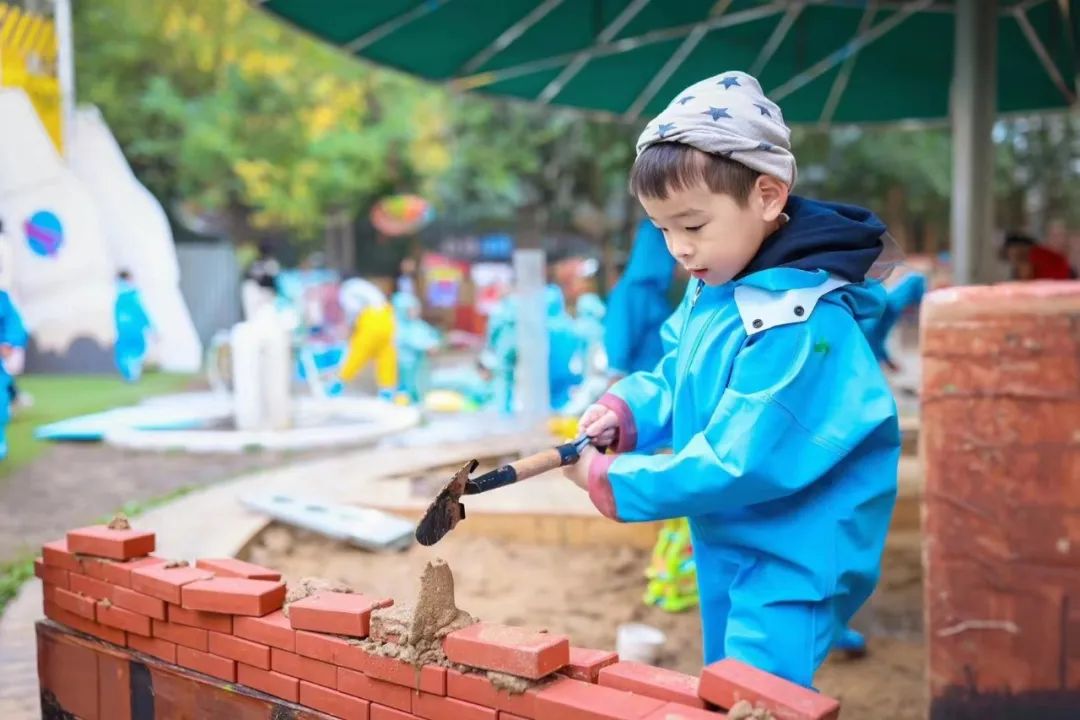 徐汇区幼儿园建设质量提升_幼儿快乐成长支持策略_幼儿园环境创意设计