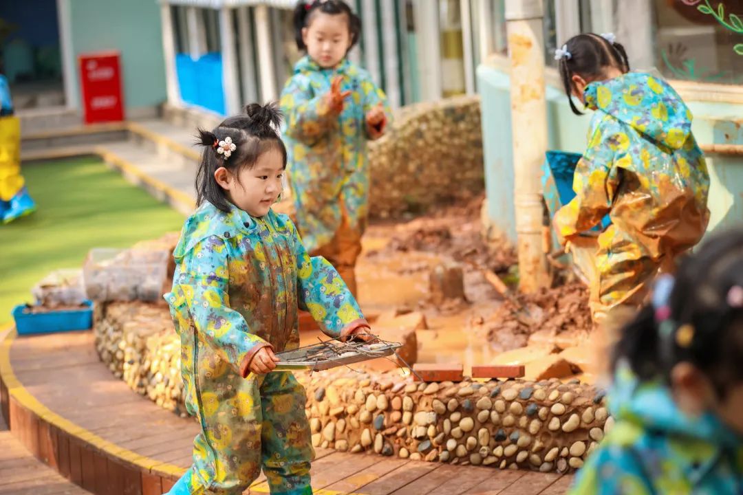 徐汇区幼儿园建设质量提升_幼儿快乐成长支持策略_幼儿园环境创意设计