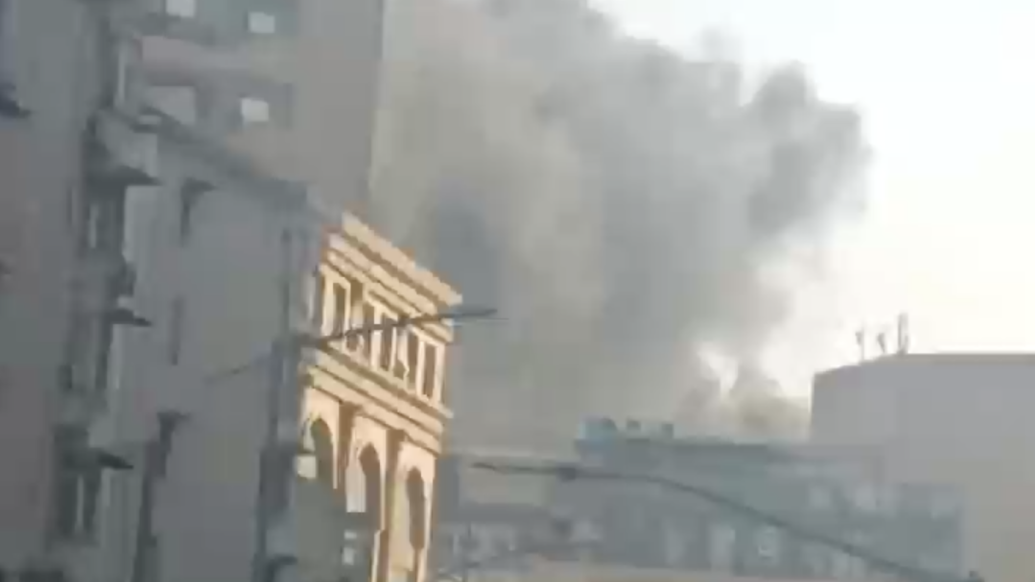 上海黄兴路附近一改建工地发生火情：已扑灭、无人员伤亡