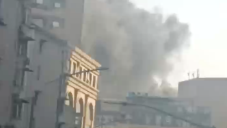 上海黄兴路附近一改建工地发生火情：已扑灭、无人员伤亡