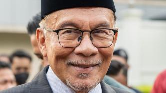 马来西亚总理安瓦尔宣布改组内阁，31名部长仍降薪20%