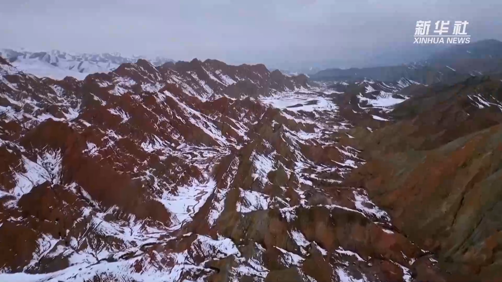 千城胜景｜新疆昌吉：雪落丹霞 ，半山水墨半山诗