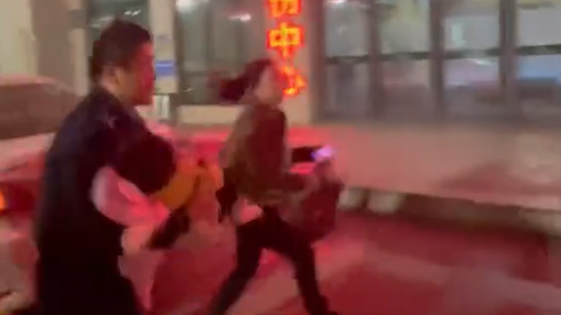 孩子誤食老鼠藥,交警全程護送就醫