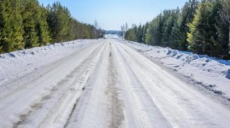 受降雪及路面結冰影響，已有12個省區208個路段封閉