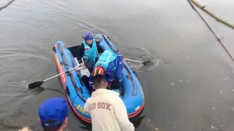 男孩溺水“命悬一线”，消防员、救援队成功将其救回