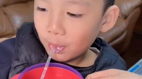 舌头套保鲜膜？孩子吃中药怕苦妈妈出奇招