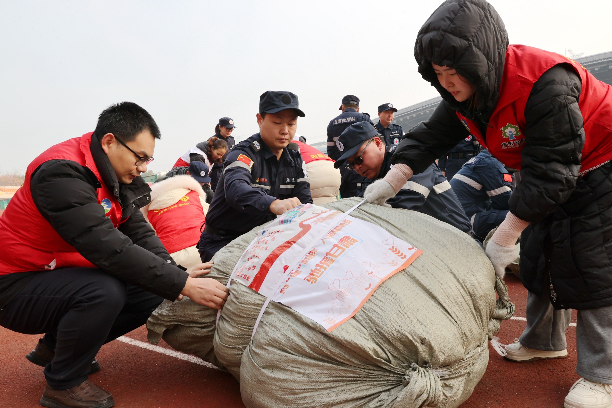 两部门:协调企业向甘肃青海地震灾区调运生活类救灾物资_直击现场_澎湃新闻-The Paper