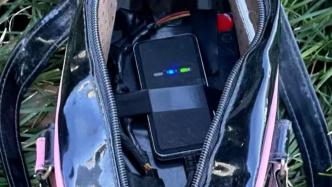 嘉兴平湖官方回应“一小学围墙外现可疑物品”：系车载GPS和电瓶