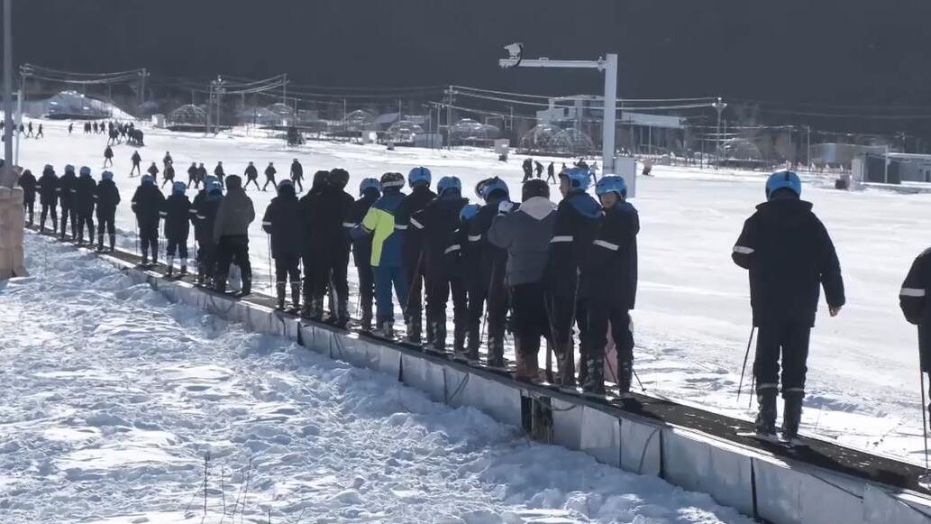 新疆乌鲁木齐：冰雪经济释放增长新活力