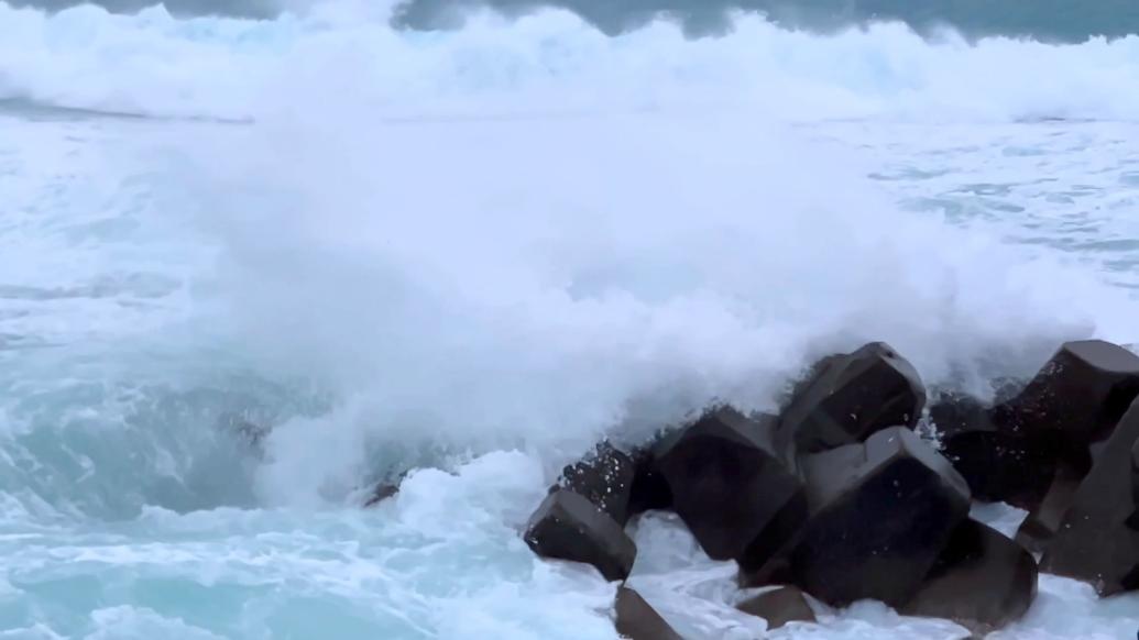 寒潮南下！西沙海域掀起“狂浪”