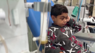 加沙地带10岁肾透析患儿：害怕再也见不到家人