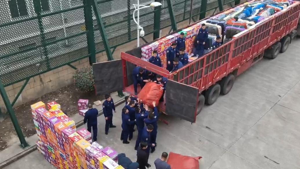 上海市民自发爱心捐赠，助力甘肃地震区灾后重建