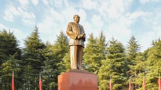 湖南省举行向毛泽东同志铜像敬献花篮仪式