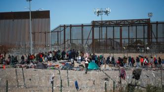 美墨边境移民人数达空前新高，大选在即拜登陷两难境地