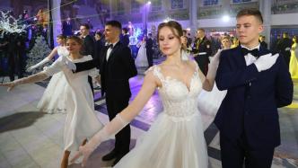 白俄罗斯举办新年舞会，迎接新年到来