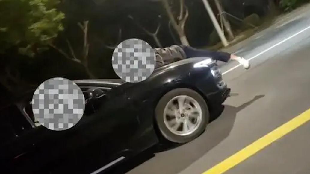 上海奉賢多人在此競速飆車,有人趴車蓋上還加速到100碼?