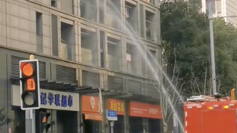 上海杨浦国霞路一公寓发生火情，火已扑灭现场无人伤亡