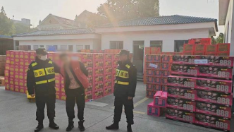 网上非法售卖“捞外快”，1300余箱烟花爆竹在沪被查获