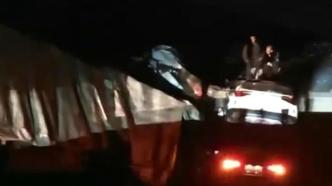二广高速内蒙古段一处路面出现塌陷，多车坠落多人受伤