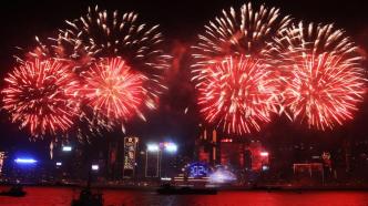 迎接2024年！香港举办“跨年倒数”烟花音乐汇演