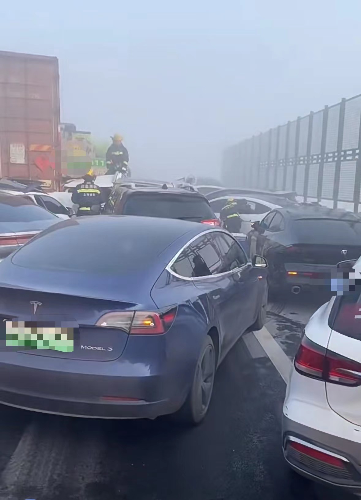 S3沪奉高速发生多起多车碰擦事故：因团雾造成，无人伤亡
