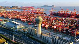 4900万标箱，上海港集装箱吞吐量连续14年居全球首位