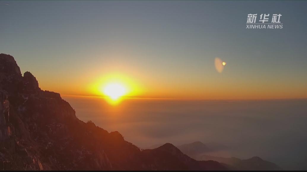 山东泰山：云海日出，蓬勃壮观