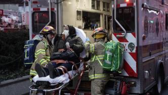 早安·世界｜纽约曼哈顿地铁列车相撞脱轨，24人受伤 