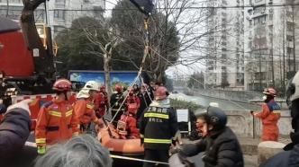 一女子在上海普陀区跳河失踪，消防仍在全力搜救中