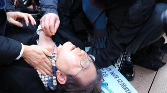 第一现场丨韩最大在野党党首釜山行遇袭，李在明颈部被刺流血倒地
