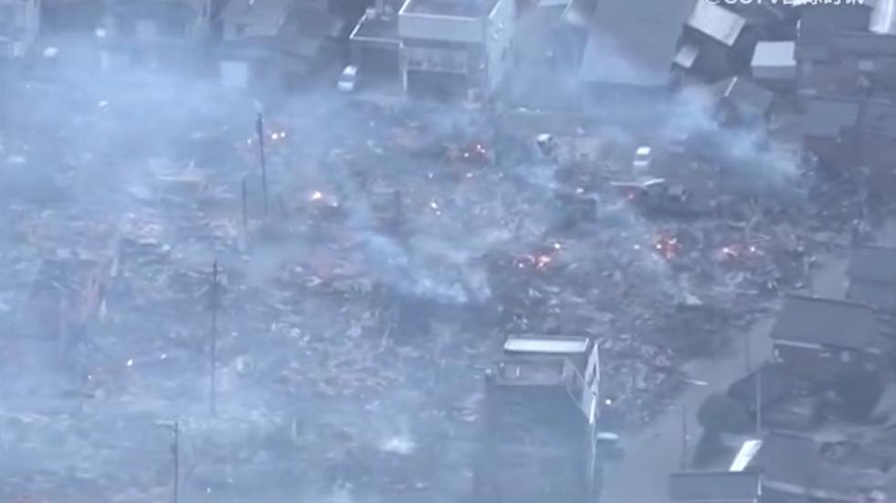 日本石川县轮岛火灾致约200栋建筑被毁