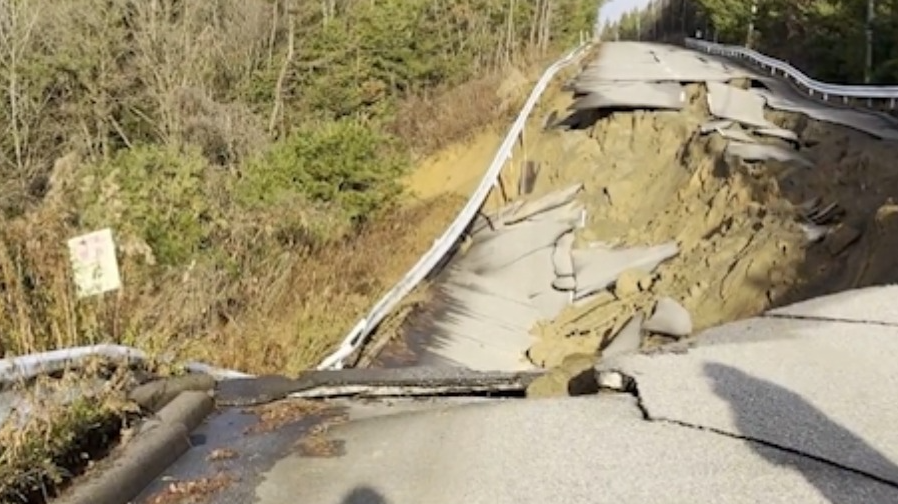 地震致道路严重损毁，前往日本石川县能登地区重灾区举步维艰