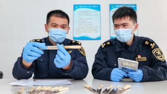 上海浦东国际机场海关查获象牙刀叉14把