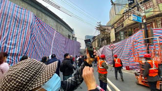 上海这条马路突然爆火引大客流，“酱园弄”墙面紧急增加围挡